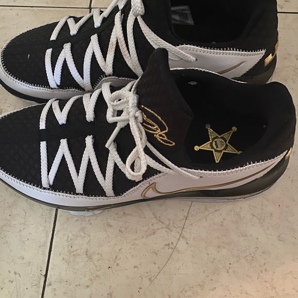 Lebron 18s - Picture 2 of 3